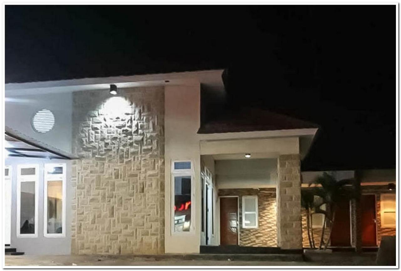 Hotel RedDoorz @ Paus Raya Palangka Raya Exterior foto
