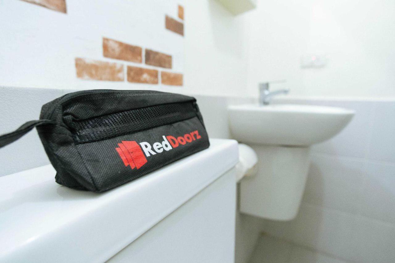 Hotel RedDoorz @ Paus Raya Palangka Raya Exterior foto